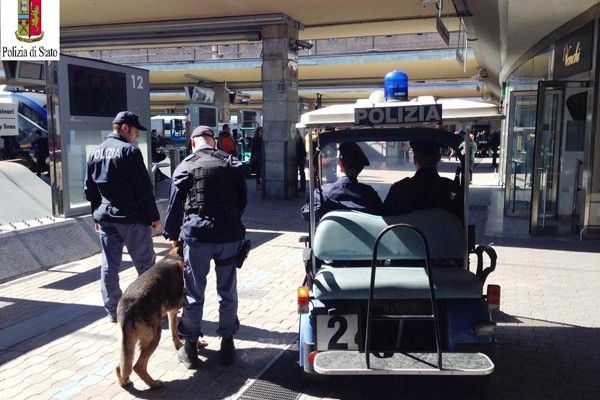 Controlli a tappeto della Polizia di Stato su treni e stazioni