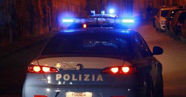 Infrange la vetrata di un bar, arrestato