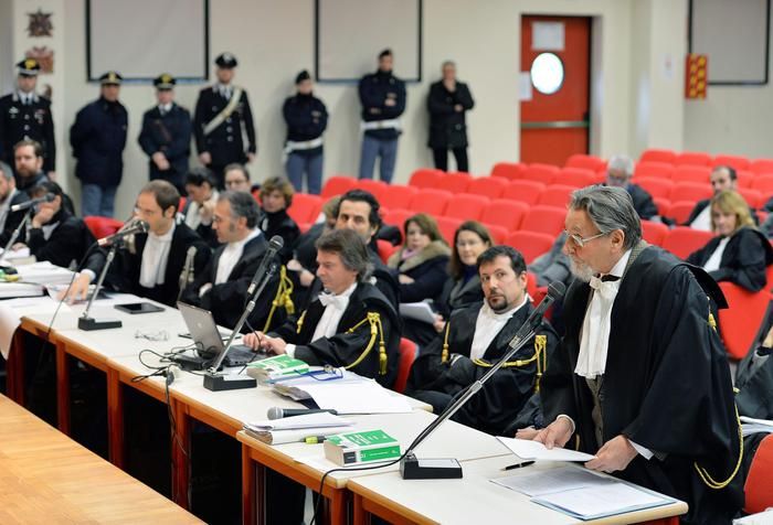 Processo per le morti di amianto alla Olivetti, difesa chiede l'assoluzione per De Benedetti