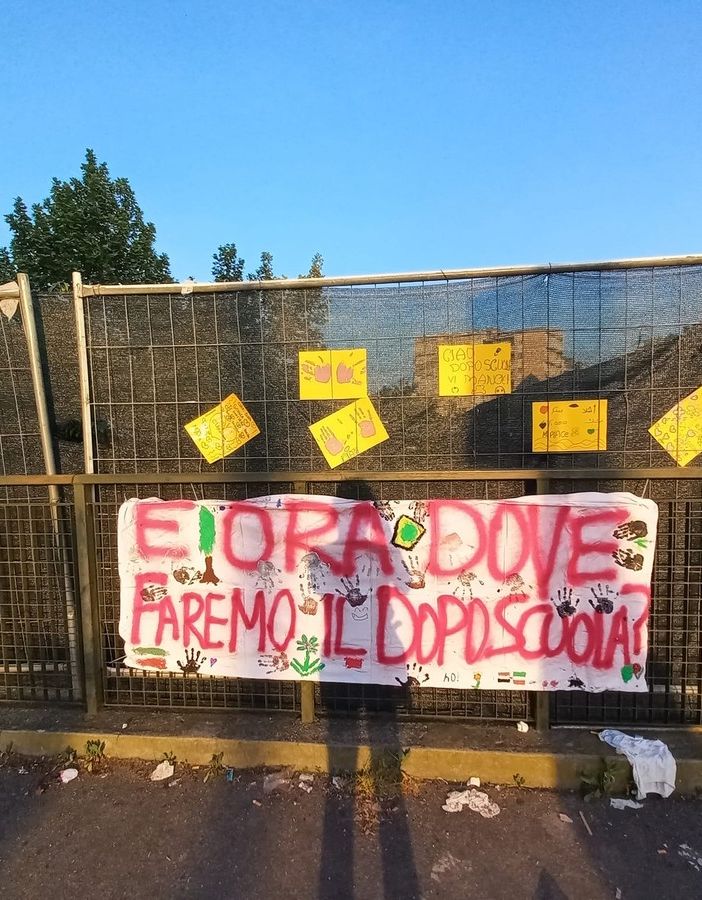Ponte Mosca con cartelli di protesta