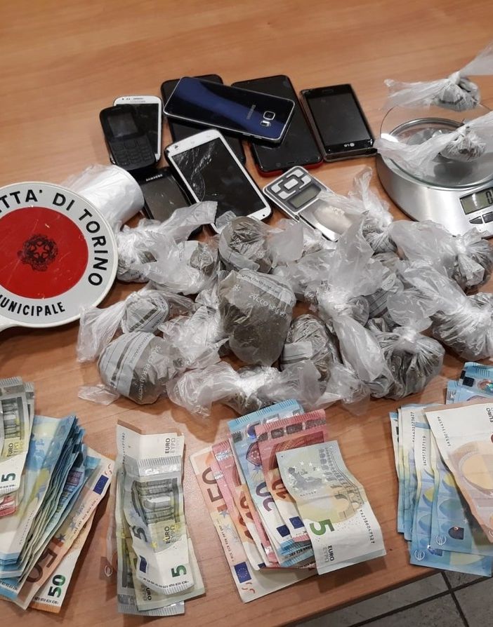 La Polizia Municipale sequestra droga in un alloggio di via Rovigo