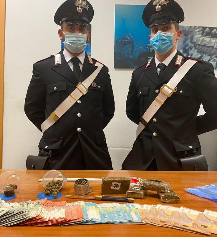 Per evitare le multe Covid, la droga arrivava a domicilio: arrestati due corrieri con un chilo di stupefacenti [VIDEO]