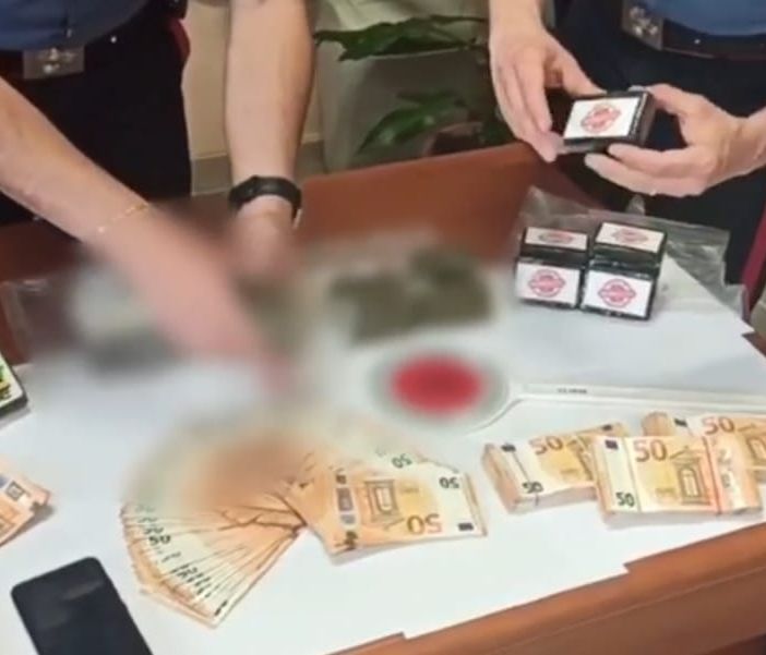 Spaccio, i carabinieri sequestrano oltre 4 kg di droga: arrestati due corrieri