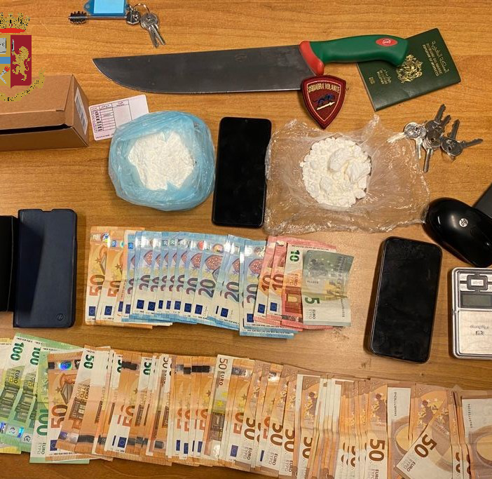 droga e soldi recuperati dalla Polizia