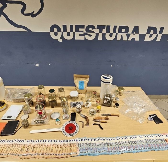 droga e soldi recuperati dalla polizia