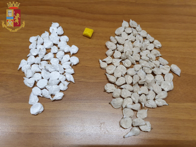 San Salvario, pusher sorpreso dai &quot;Falchi&quot; con 134 dosi di droga: arrestato