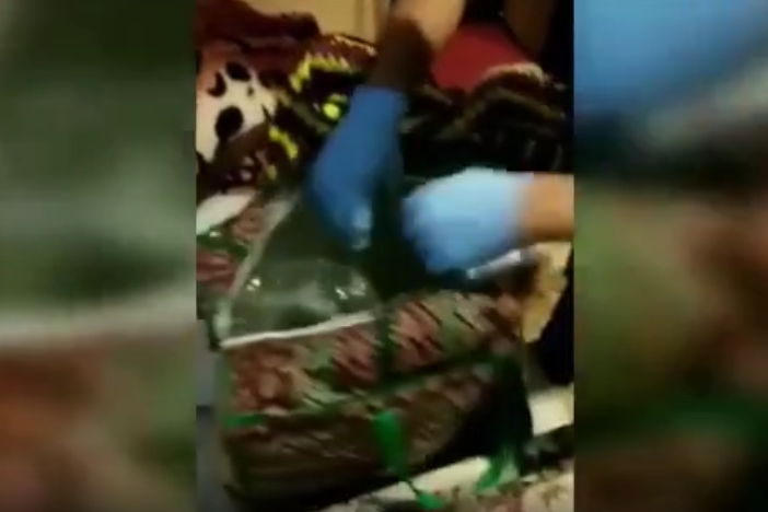 Corre a casa per “salvare” 1200 grammi di marijuana: pusher arrestato dalla Polizia