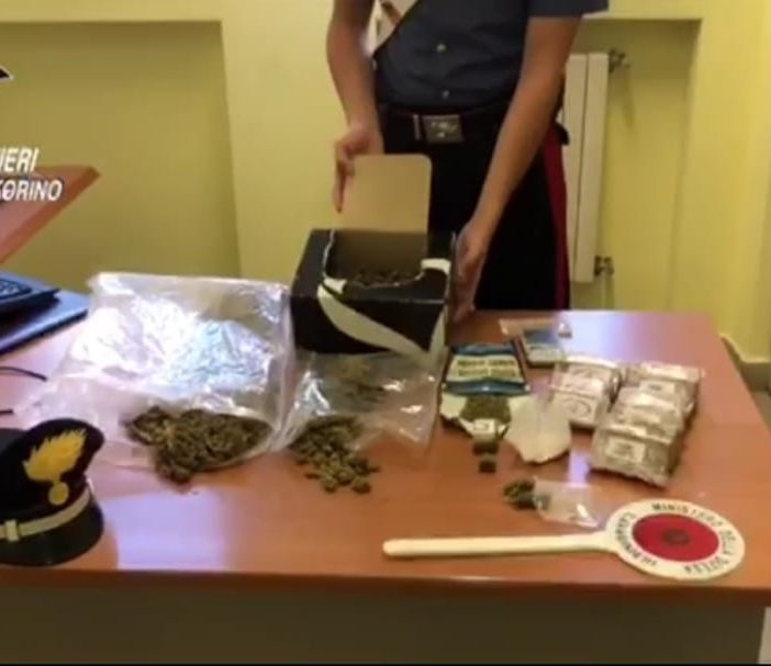 In casa nascondeva cocaina, marijuana e hashish: arrestato un operaio edile