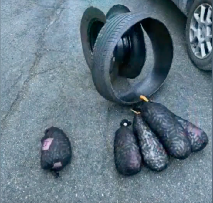 Traforo del Frejus, droga nascosta nella ruota di scorta: polizia trova 34 kg di eroina e cocaina
