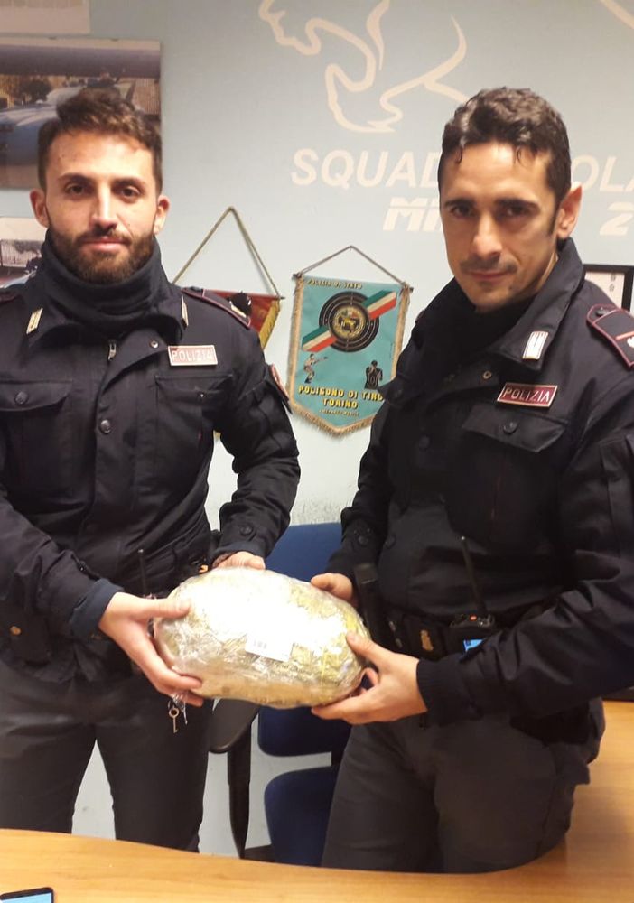 Barriera di Milano, la droga era nascosta nella busta della spesa: arrestato 37enne nigeriano