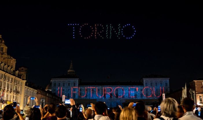 Droni di San Giovanni a Torino, la frase di chiusura la sceglie il pubblico