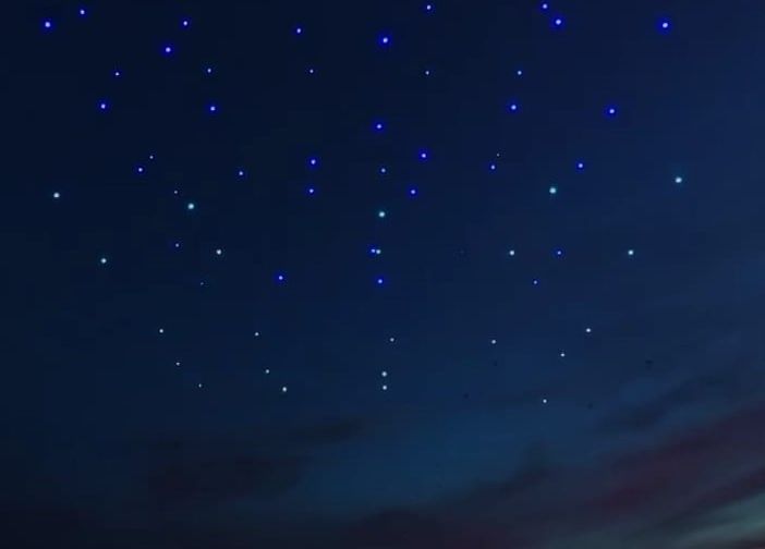 A San Giovanni 200 droni illuminano i cieli di piazza Castello con un omaggio a Torino
