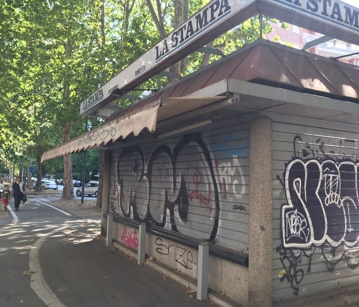 Edicola chiusa a Torino