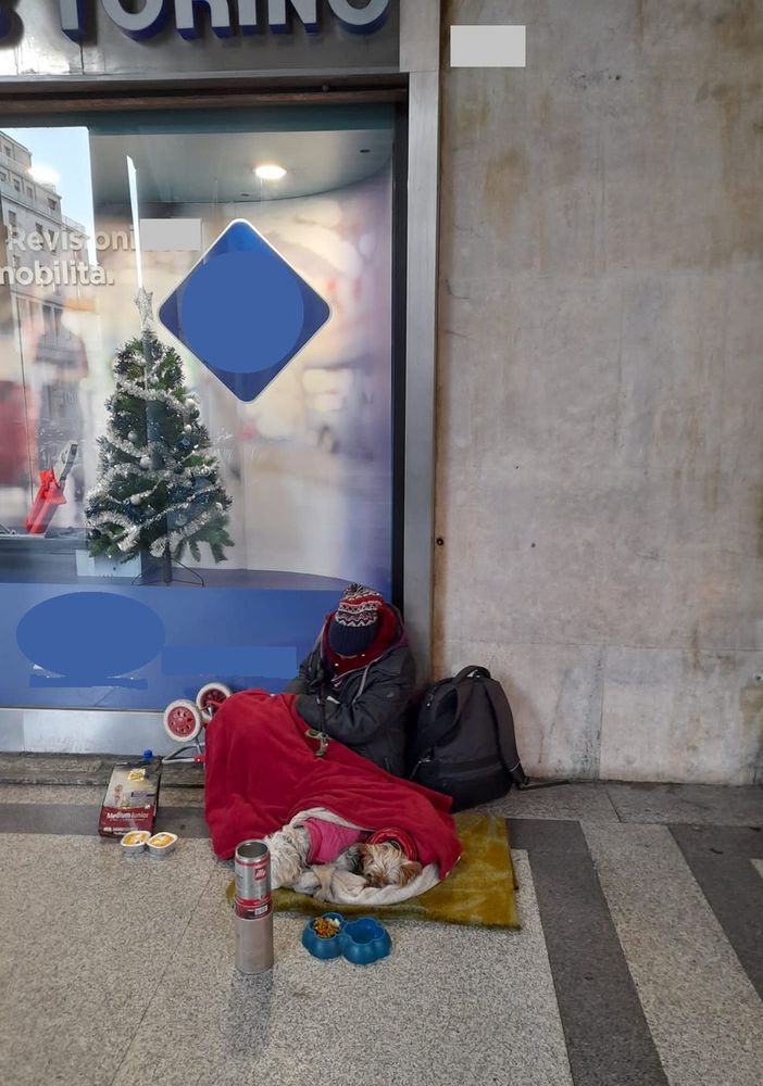 mendicante in strada
