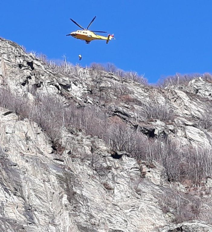 Doppio intervento del Soccorso Alpino a Pont: recuperata una donna ferita in parete e soccorso un uomo colpito da infarto