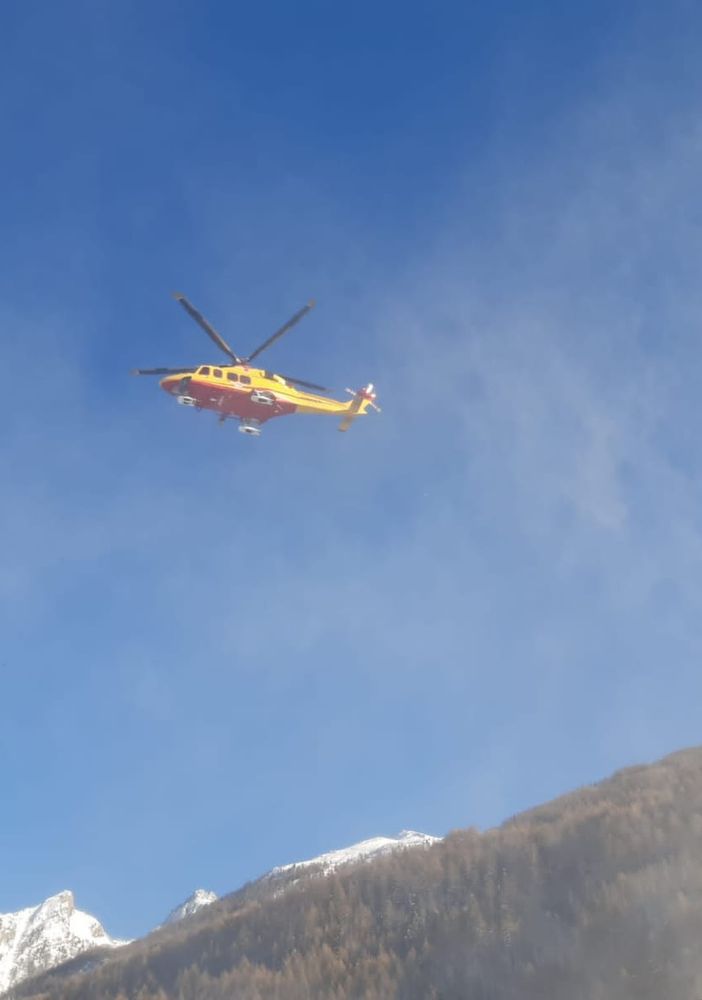 elicottero del Soccorso alpino in volo