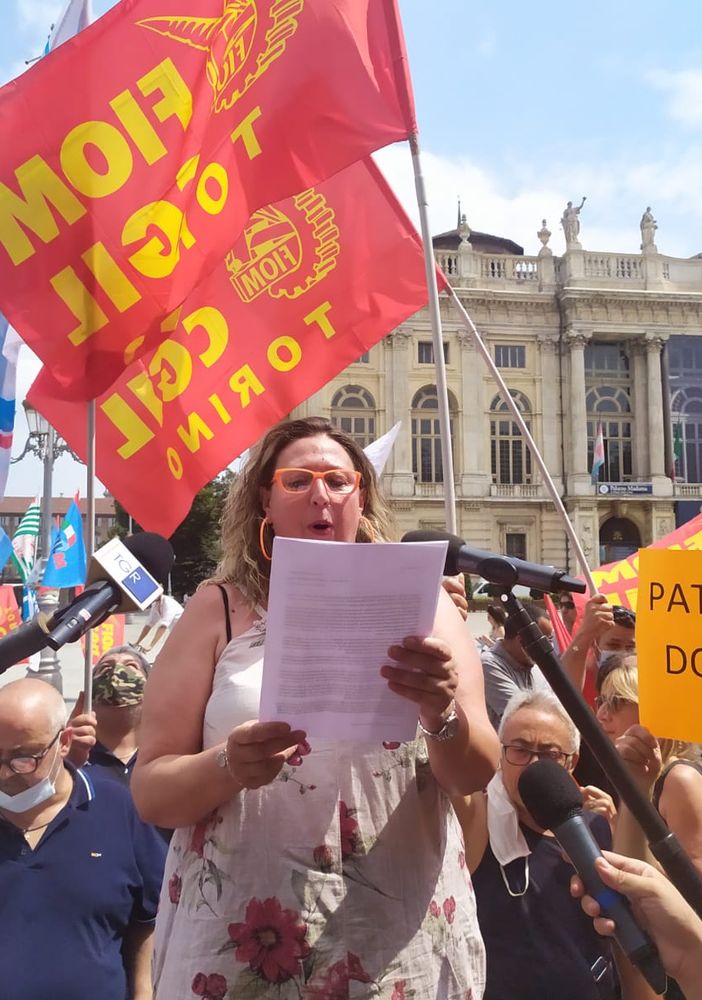 Lettera aperta dei lavoratori ex Embraco al premier Conte: &quot;Il ministro Patuanelli è assente&quot;