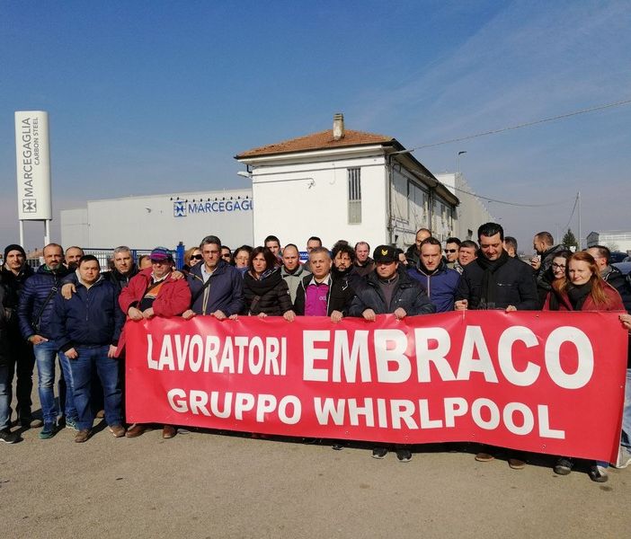 Ex Embraco, dopo le segnalazioni dei lavoratori ecco il blitz della Finanza: ipotesi di bancarotta