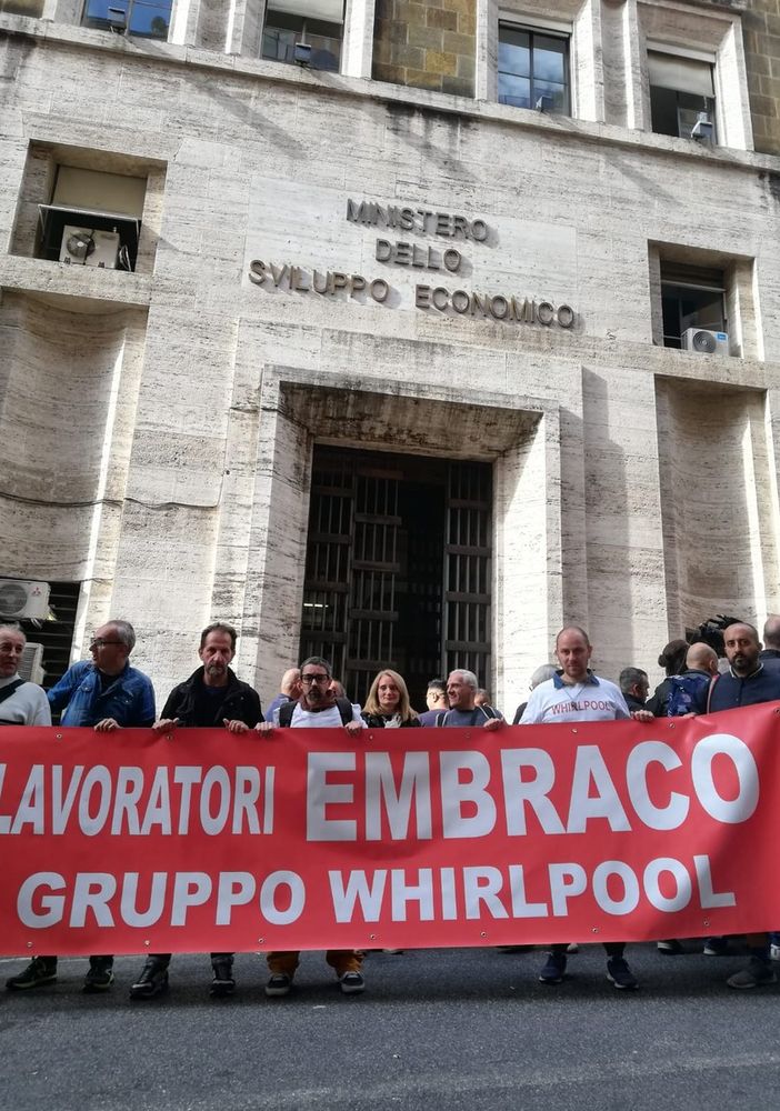 Fallimento Ventures, la Regione attacca il Mise: &quot;Dal governo solo chiacchiere. Il ministro incontri i lavoratori&quot;