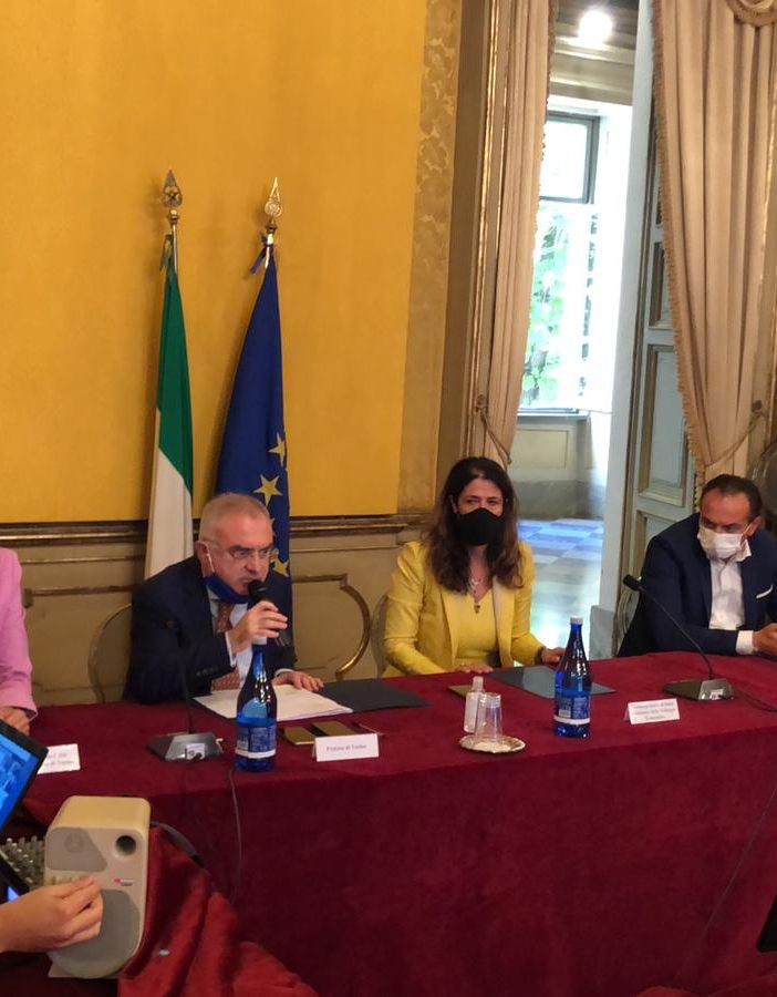 tavolo su embraco - foto di repertorio