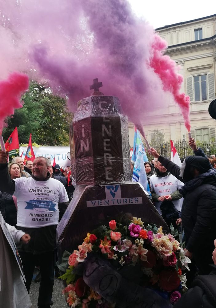 Embraco, tutti in campo a difesa dei lavoratori: da Appendino a Nosiglia, fino alla Regione