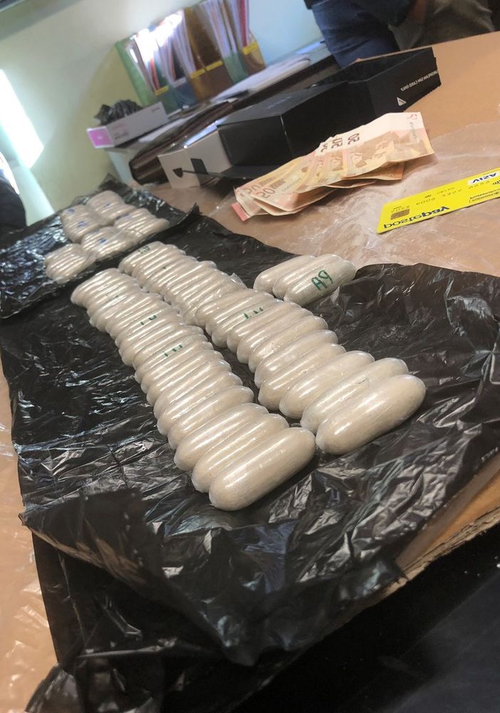 Bloccate dopo il Frejus con quasi 2 chili di eroina nello stomaco o tra i bagagli: arresate due persone