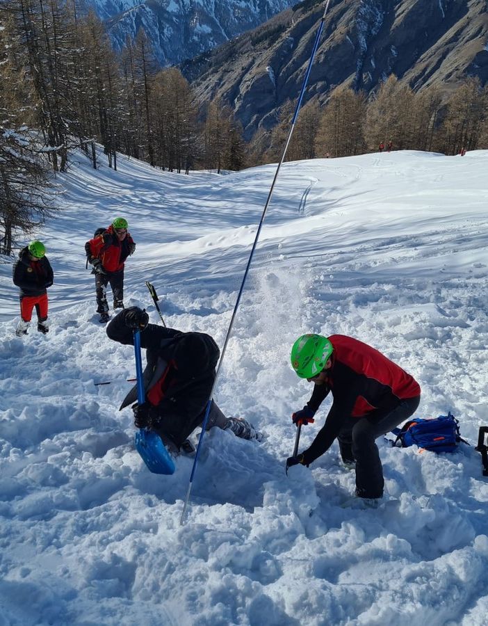 CNAS Piemonte: esercitazione di soccorso in valanga sul monte Jafferau a Bardonecchia