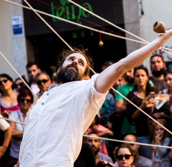 Due spettacoli ci nuovo circo con la compagnia catalana Eia e la francese La Belle Apocalypse alla FLIC e allo Spazio FLIC di Torino