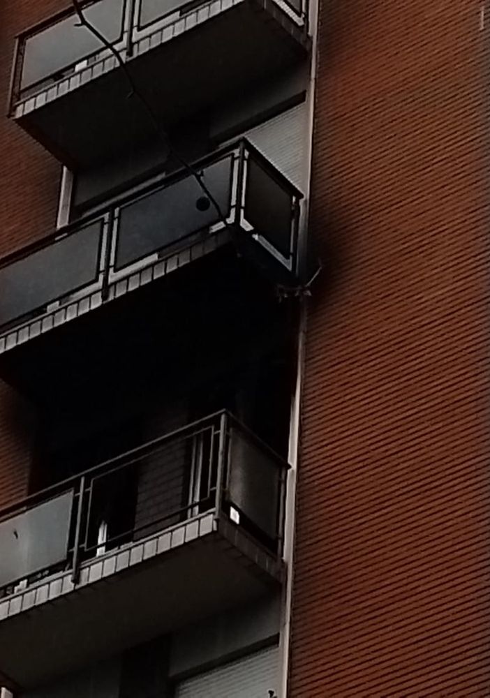Fuga di gas, esplosione e incendio: mattinata di paura in corso Agnelli [FOTO]
