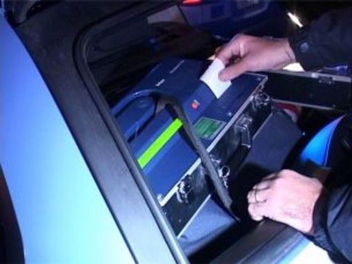 Guida uno Scudo completamente ubriaco: arrestato dalla polizia