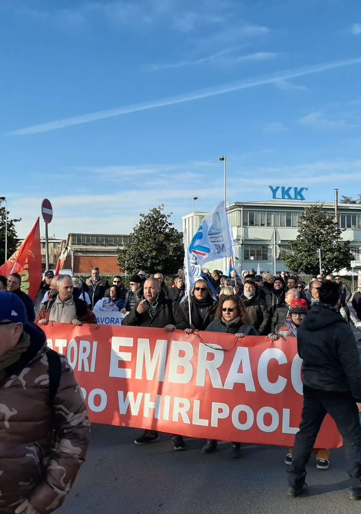 Ex Embraco, i sindacati avvertono: &quot;Da aprile a rischio la cassa integrazione per 400 lavoratori&quot;