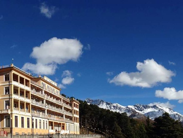 I dipendenti si sono licenziati. L’albergo Pra Catinat diventerà di nuovo un fantasma?