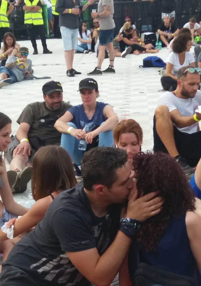 Bolgia per Vasco: lunghe code sotto il sole, ma un gruppetto di fan passerà la serata &quot;al fresco&quot;
