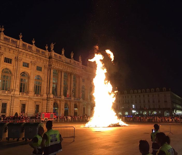 Farò 2018, il toro cade dalla parte &quot;giusta&quot;: è un buon auspicio per la città