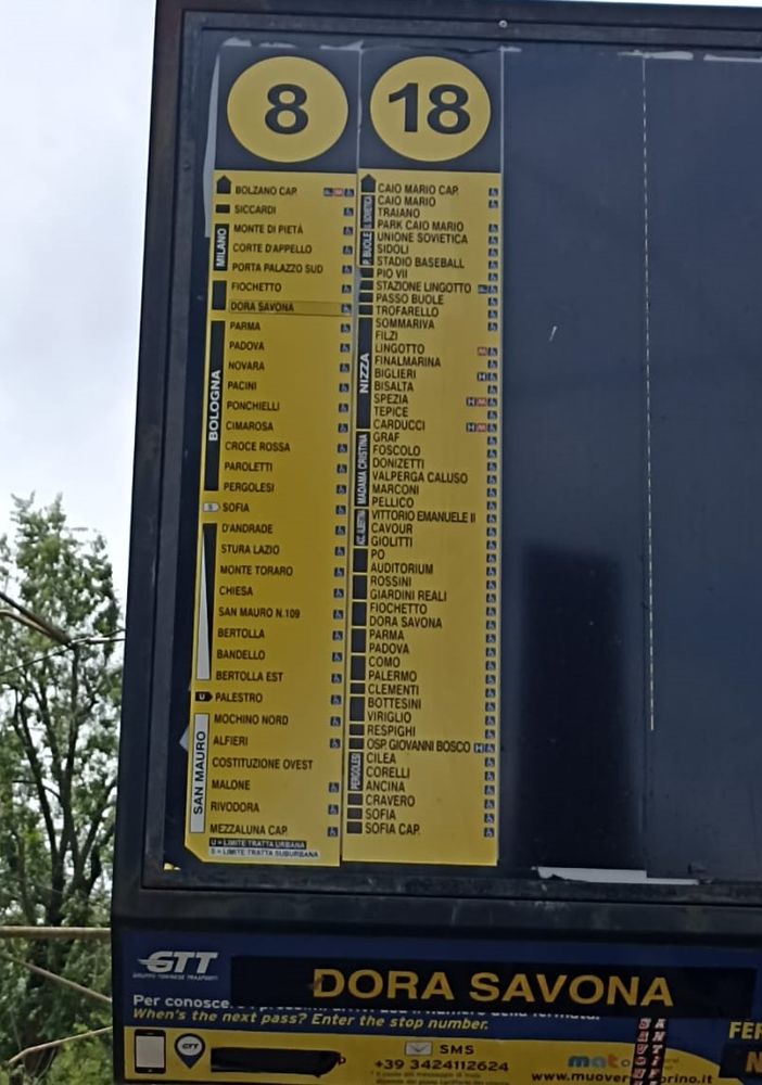 Aurora, sistemato il tabellone del bus 8 verso il centro alla fermata Dora Savona di corso XI Febbraio