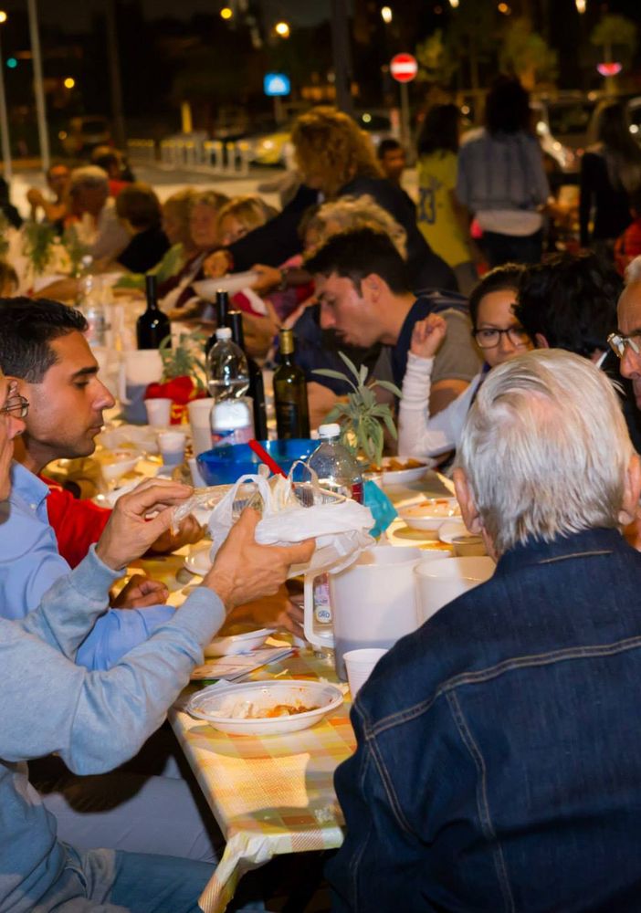 Tavolate nei quartieri contro l'isolamento: a Torino torna la Festa dei Vicini
