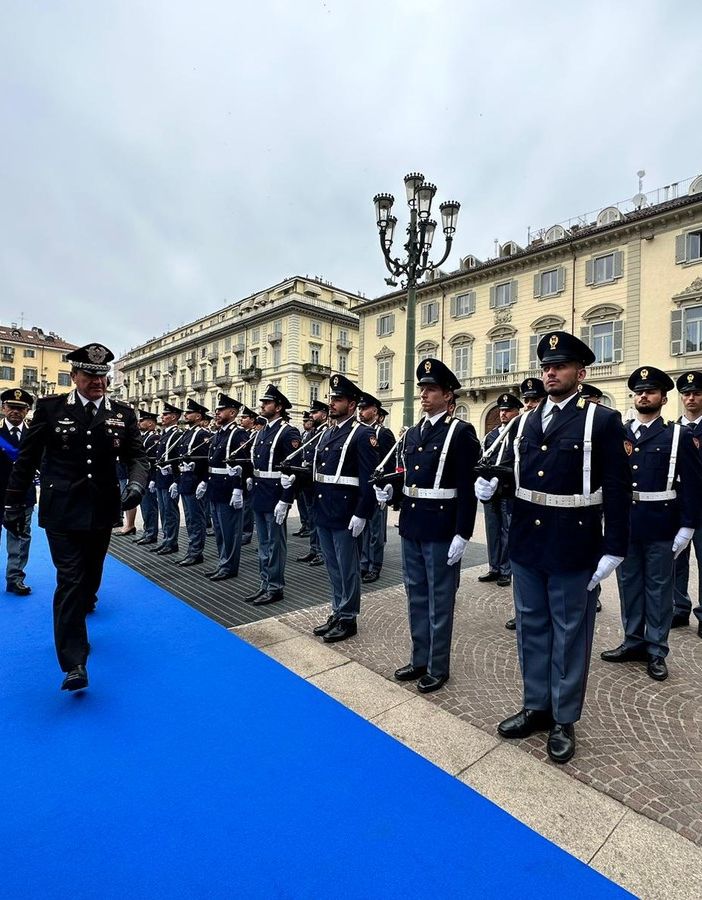 Schieramento di forze dell'ordine
