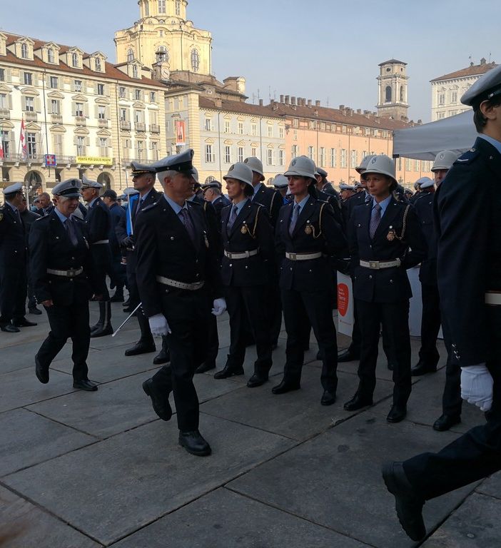 Denunciato il titolare cinese della sartoria che confeziona le divise dei vigili urbani di Torino