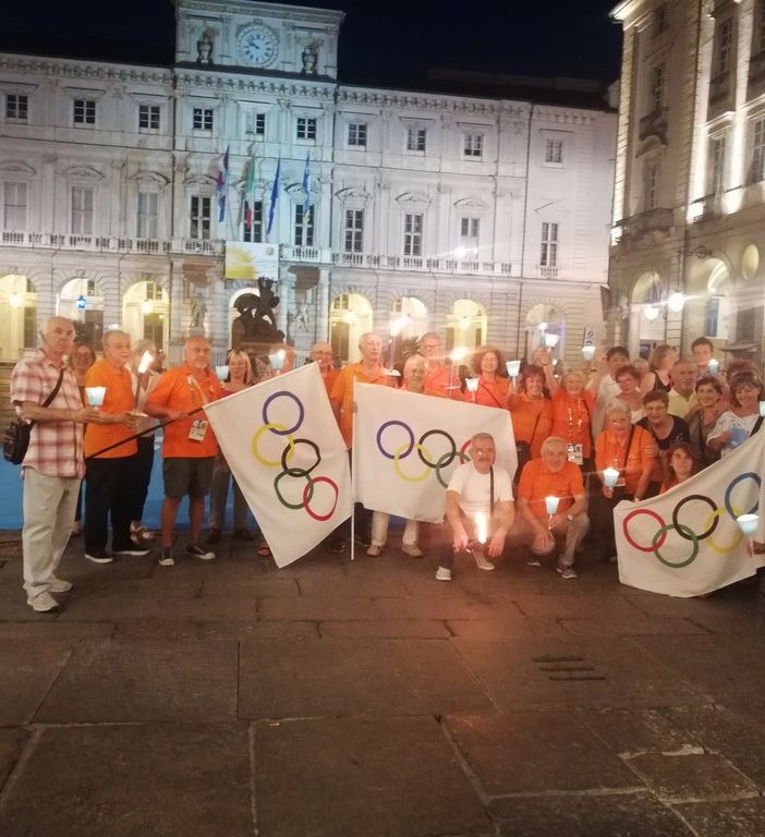 Fiaccolata davanti al Comune di Torino per dire sì alle Olimpiadi 2026 (FOTO e VIDEO)
