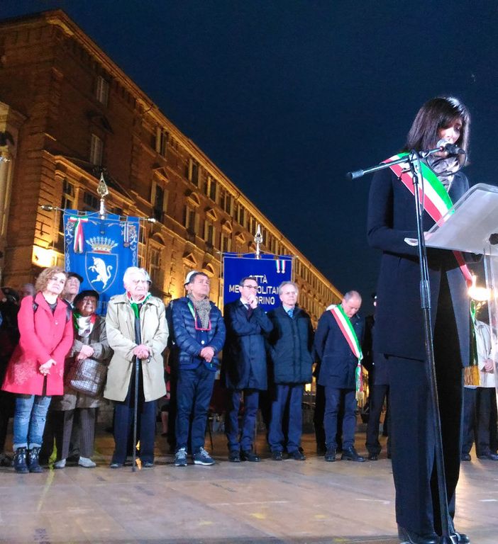 Torino, fiaccole per la Liberazione: oltre tremila al corteo (fotogallery)