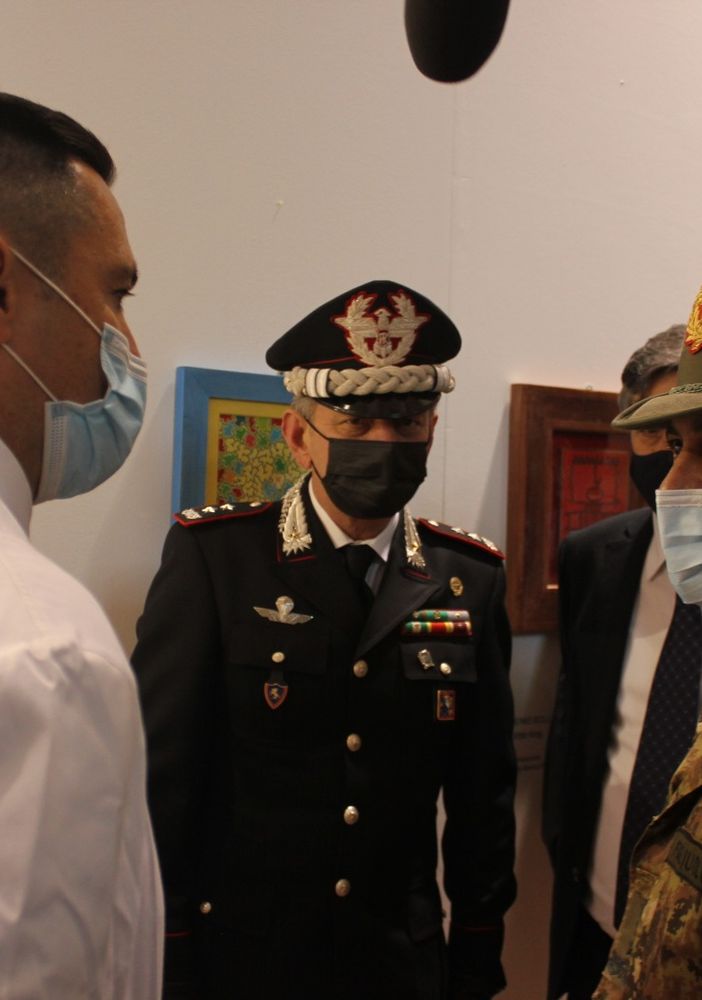 Generale Figliuolo con medici e autorità