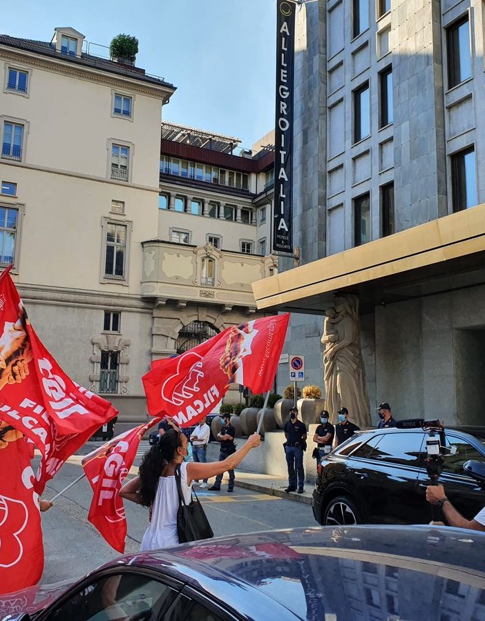 protesta dei lavoratori golden palace