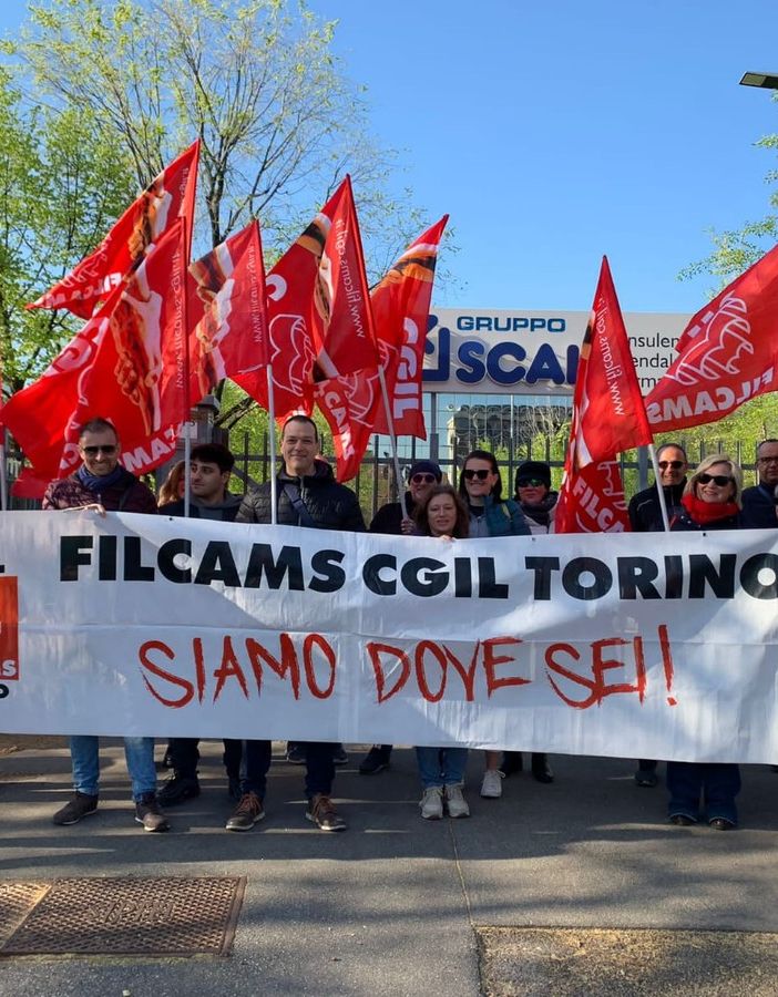 Sciopero e presidio davanti a Scai Finance