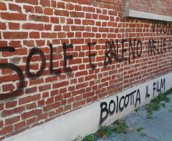 Scritte anarchiche contro Film Commission