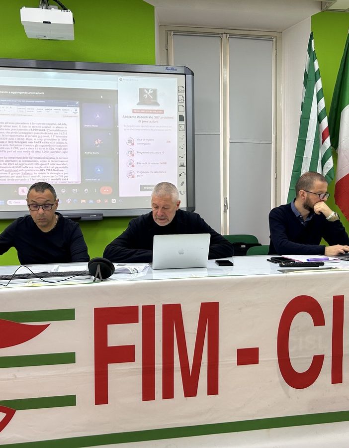Stellantis, nel 2025 continua il crollo: -35,5% nel primo trimestre