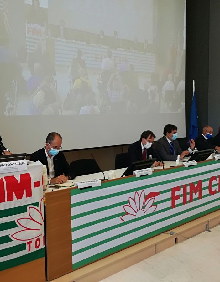 Il Mise boccia Torino: &quot;Per uscire dal buco non bastano cibo, turismo e cultura: bisogna mettere al centro manifattura&quot;