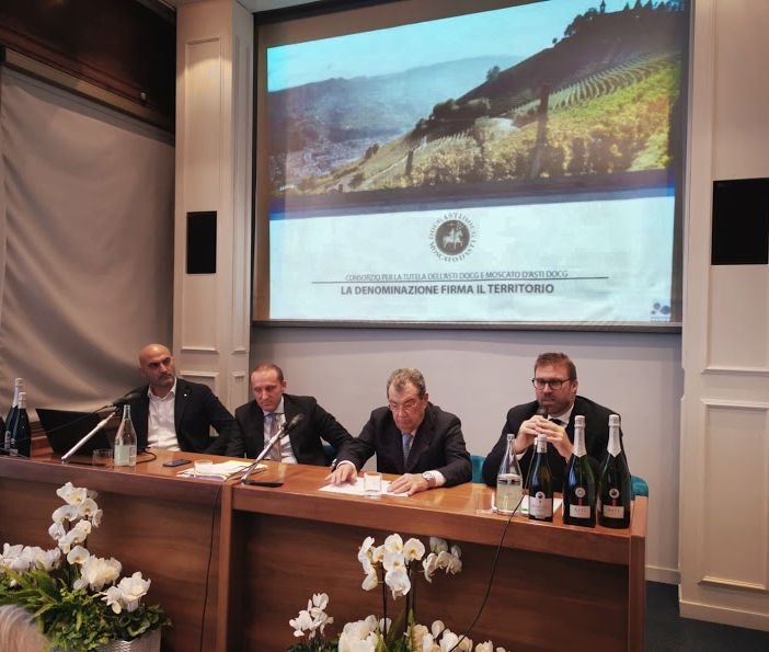 Un territorio inteso come brand, da rivelare ai wine lover desiderosi di scoprire i panorami e i profumi dell’uva Moscato bianco
