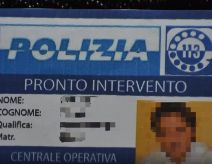 tesserino della Polizia fasullo