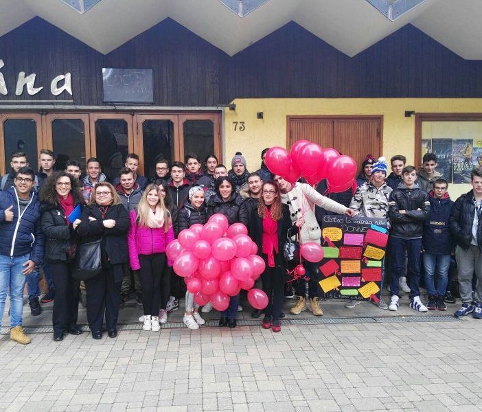 A Bardonecchia un “Fiore del Deserto” contro la violenza sulle donne