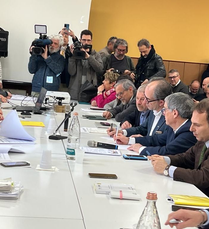 Firma del contratto di Stellantis tra aziende e sindacati